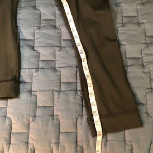 Lululemon A Go Go Crop in Mod Dot Print - Picture 3 of 8